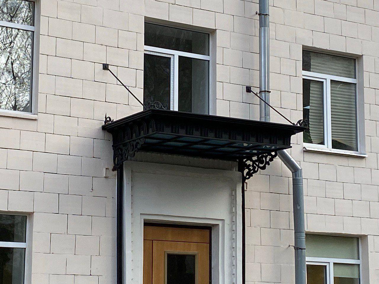 Козырек с чугунным декором (4).jpg