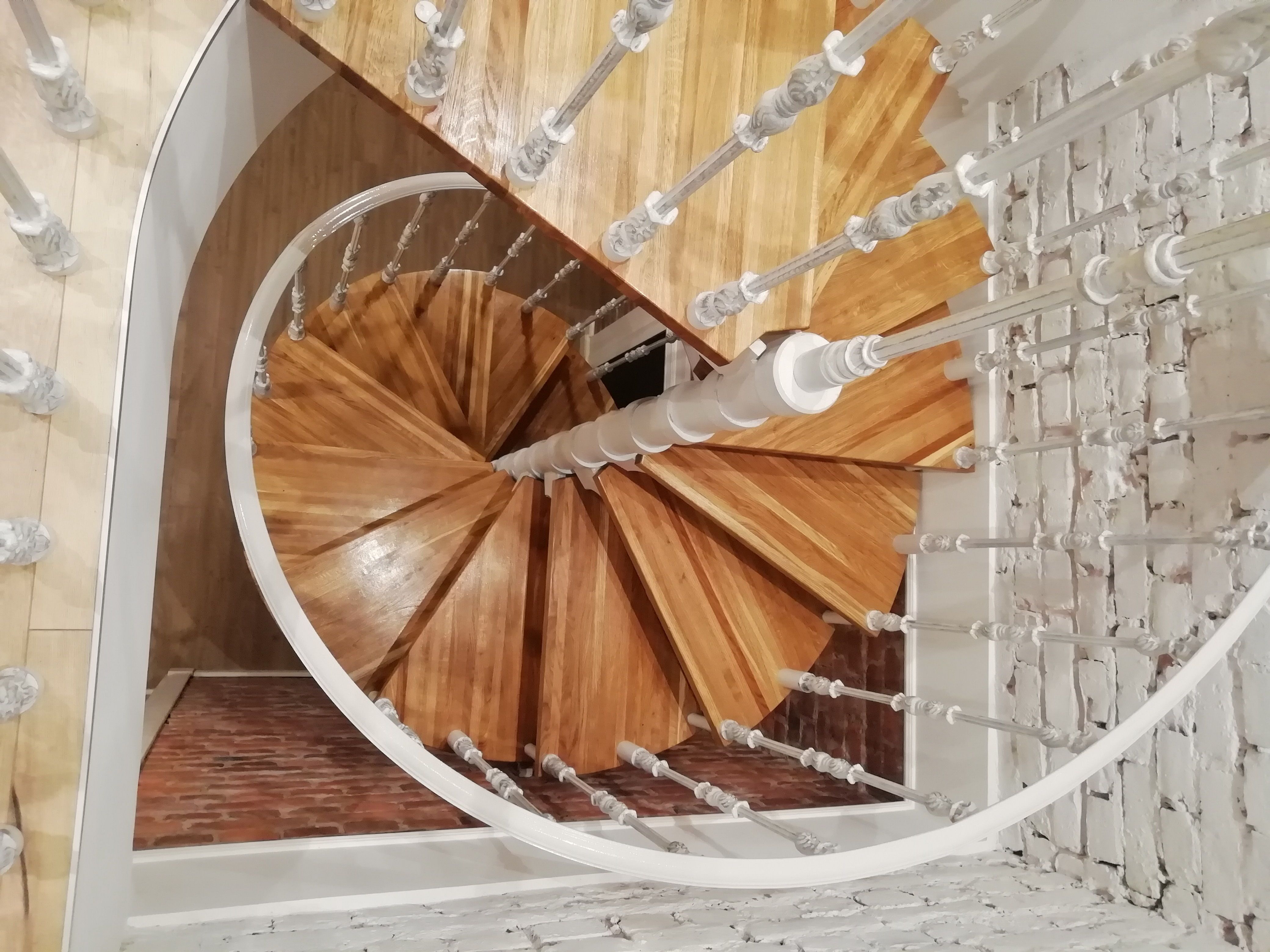 Чугунные винтовые лестницы с деревянными ступенями | LLC \"SBV ...